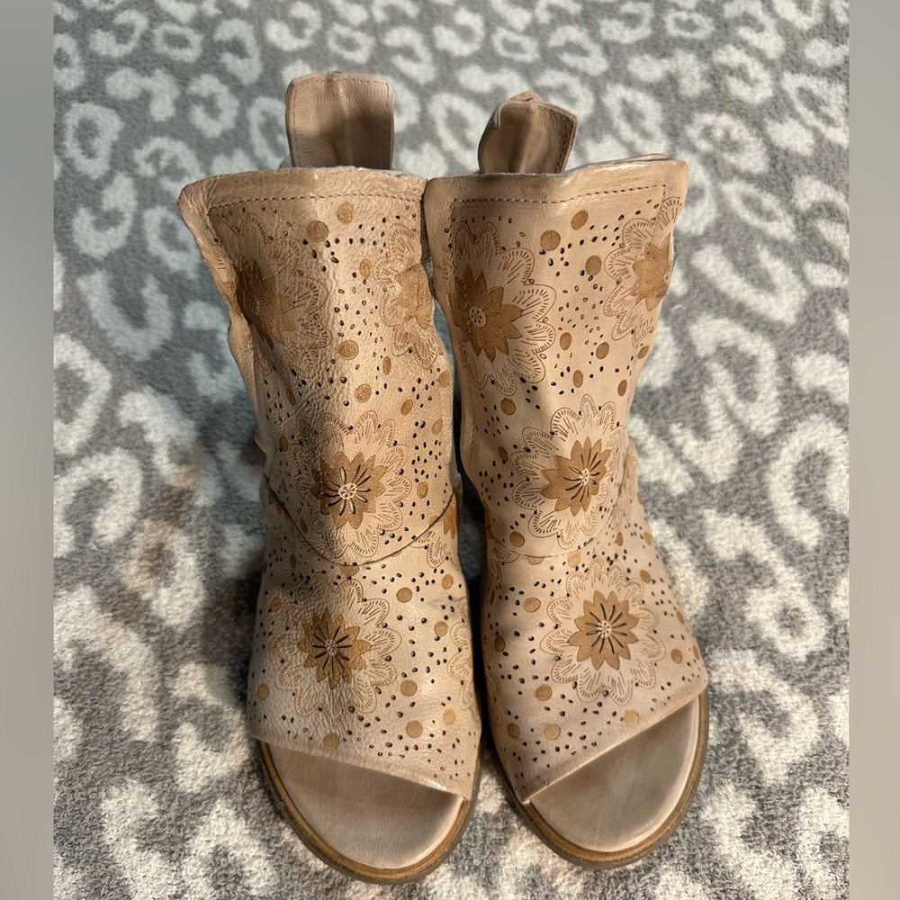 AS98 Sandals